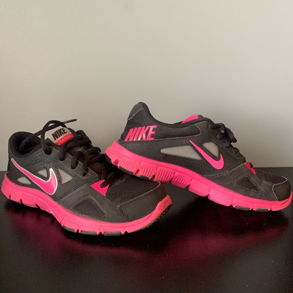NIKE RUNNING SHOES